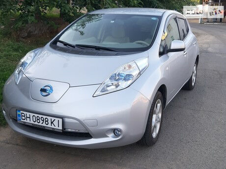 Nissan Leaf 2012 года