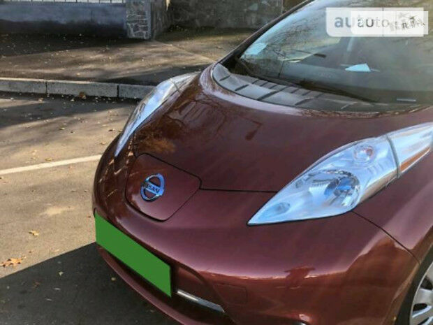 Nissan Leaf 2015 года