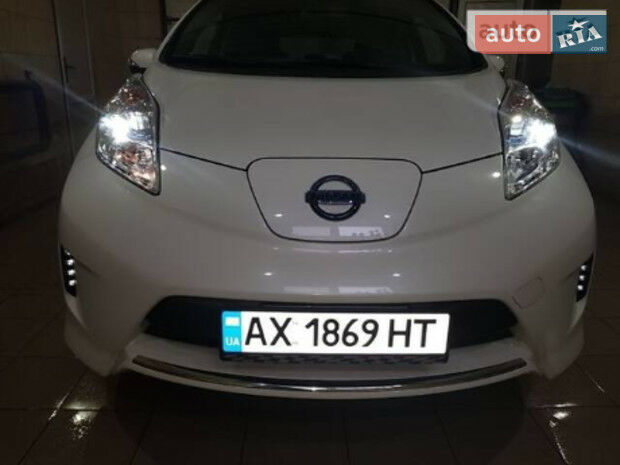 Nissan Leaf 2015 года