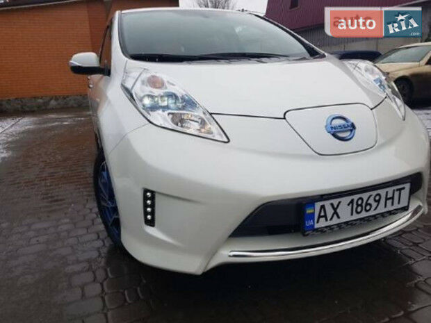 Nissan Leaf 2015 года