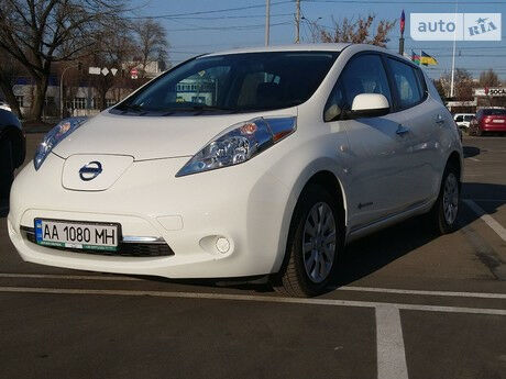 Nissan Leaf 2015 года