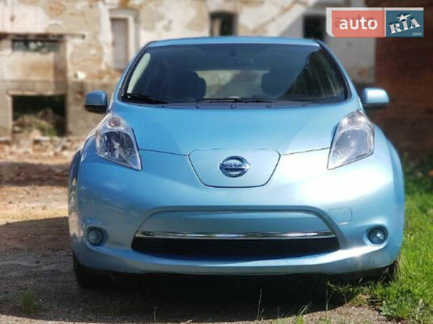 Nissan Leaf 2014 року