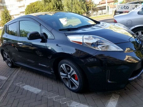 Ниссан Лиф 2014 року Nissan Leaf 2014 року