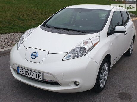 Nissan Leaf 2015 года