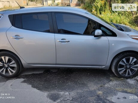 Ниссан Лиф 2014 року Nissan Leaf 2014 року