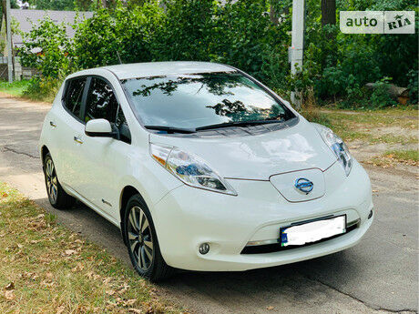 Nissan Leaf 2015 года