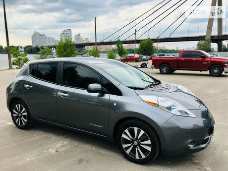 Nissan Leaf 2015 года