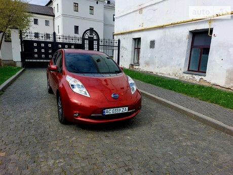 Ниссан Лиф 2013 року Nissan Leaf 2013 року
