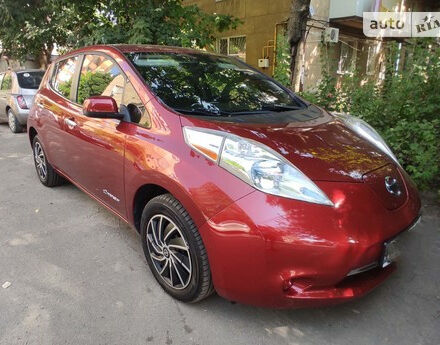 Фото на отзыв с оценкой 4.2 о Nissan Leaf 2013 году выпуска от автора "Максим" с текстом: Автомобиль, который подарит вам новые ощущения от вождения. Автомобиль на котором ездить по город...