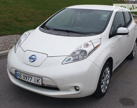 Nissan Leaf 2015 року