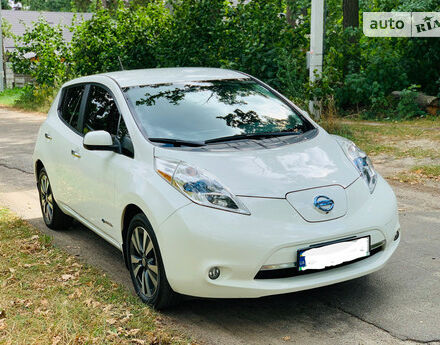 Nissan Leaf 2015 року