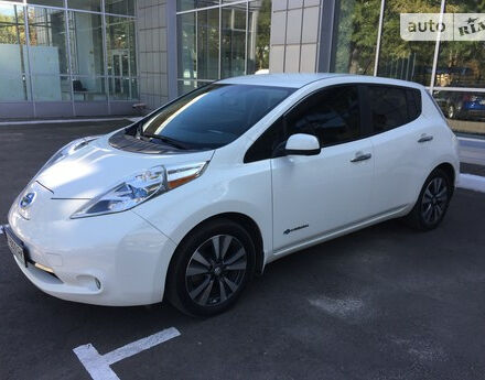 Nissan Leaf 2015 року