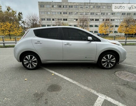 Фото на отзыв с оценкой 3.4 о Nissan Leaf 2014 году выпуска от автора "Юрій" с текстом: Купував машину зі Штатів, не биту. До того навіть не мав можливості покататись на такій, шоб зроз...