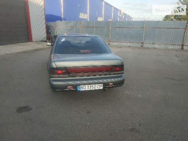 Nissan Maxima 1990 года