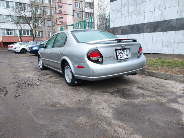 Nissan Maxima 2000 року