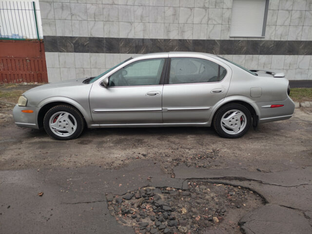 Nissan Maxima 2000 року