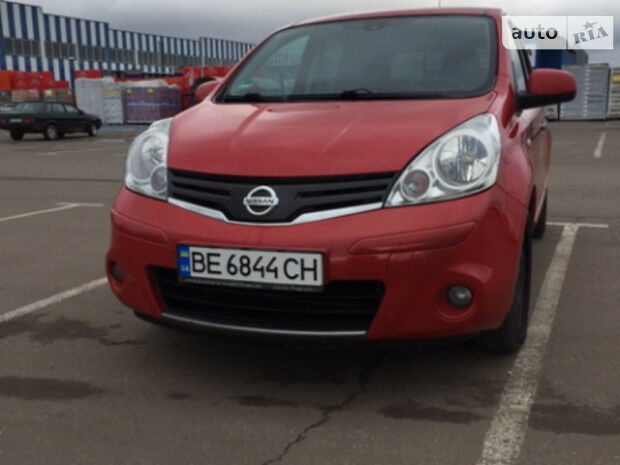 Nissan Note 2011 года