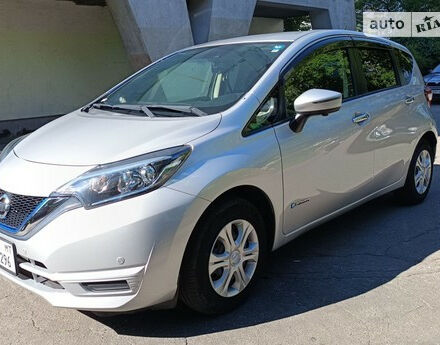 Отзыв о Nissan Note 2018 года выпуска Фото на отзыв с оценкой 5 о Nissan Note 2018 году выпуска от автора "Александр Копылов" с текстом: Машина мечта для города,быстрый,маневренный,экономный в пробках,удобная посадка,как в кроссовере,...