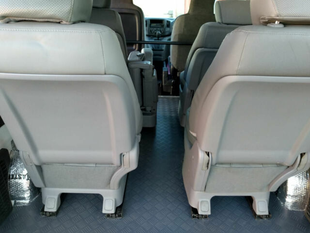 Nissan NV 2009 року