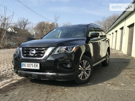 Ниссан Патфайндер 2018 року Nissan Pathfinder 2018 року