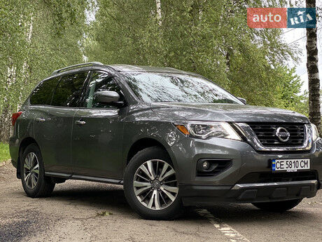 Nissan Pathfinder 2017 року