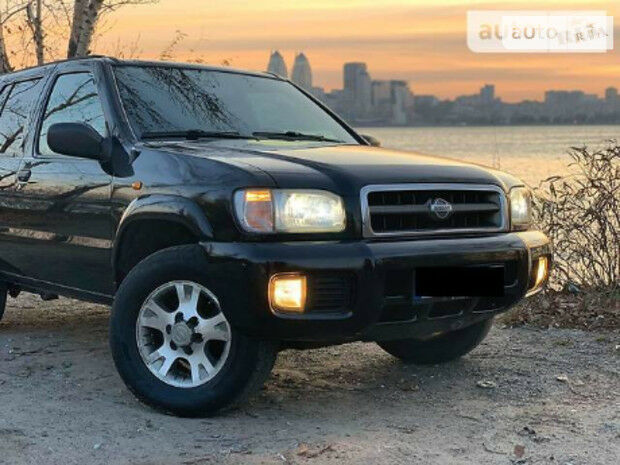 Ниссан Патфайндер 2000 року Nissan Pathfinder 2000 року