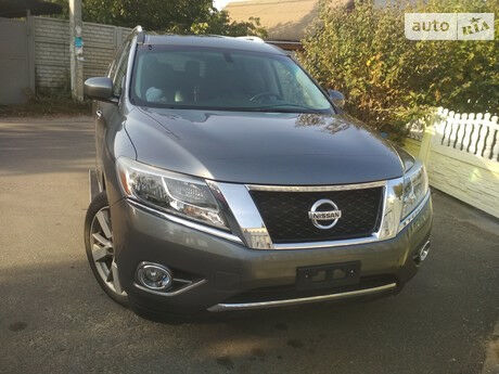 Nissan Pathfinder 2016 року