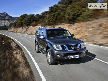 Ниссан Патфайндер 2005 года Nissan Pathfinder 2005 года