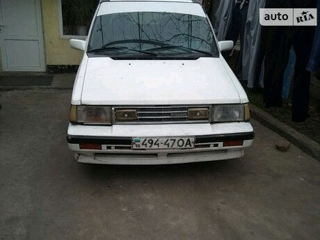 Nissan Prairie 1987 року