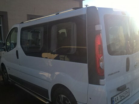 Ниссан Примастар пасс. 2011 року Nissan Primastar пасс. 2011 року