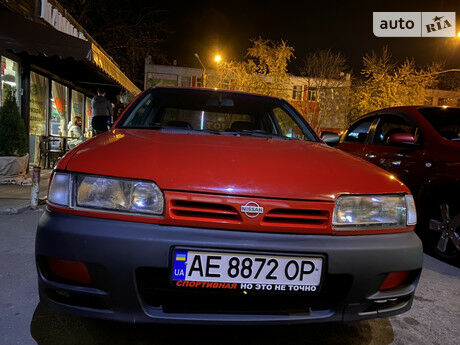 Ниссан Примера 1993 року Nissan Primera 1993 року