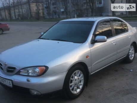 Nissan Primera 2000 року