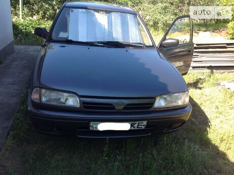 Nissan Primera 1992 года