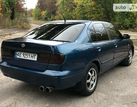 Nissan Primera 2000 року