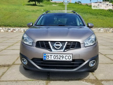 Nissan Qashqai+2 2010 года