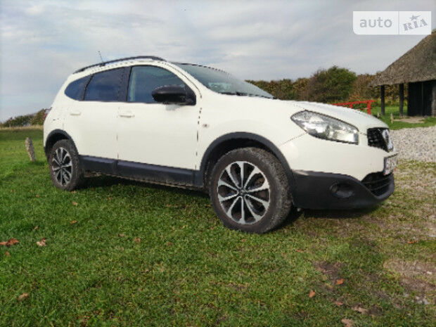 Ниссан Кашкай 2 2014 року Nissan Qashqai+2 2014 року