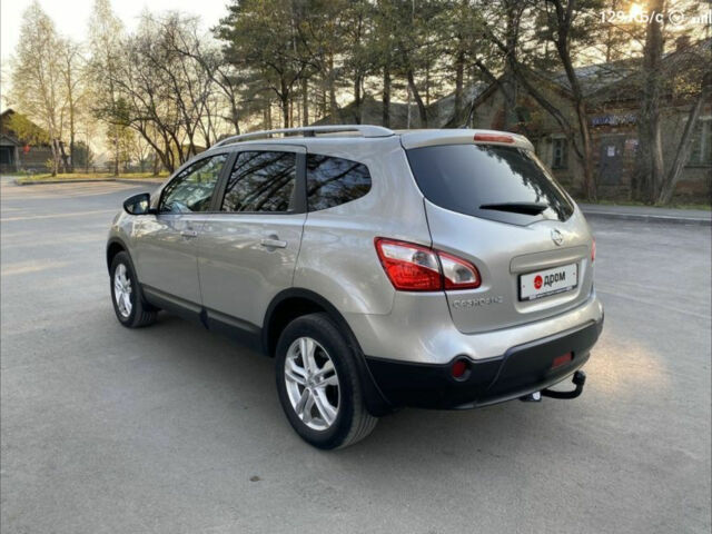 Nissan Qashqai+2 2013 года