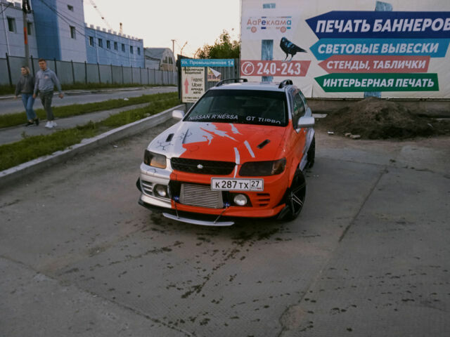 Nissan R'nessa 1998 року