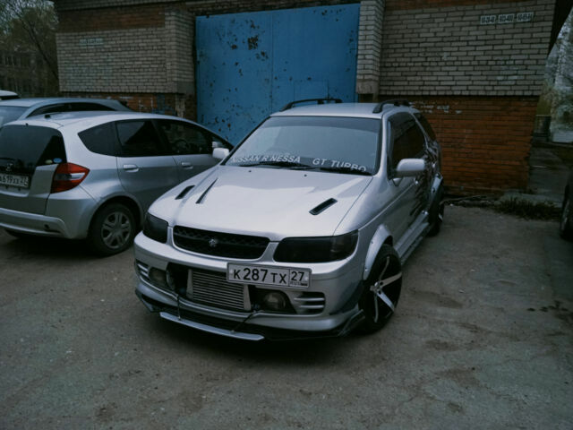 Nissan R'nessa 1998 року