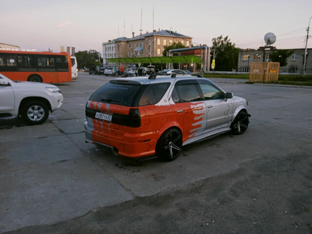 Nissan R'nessa 1998 року