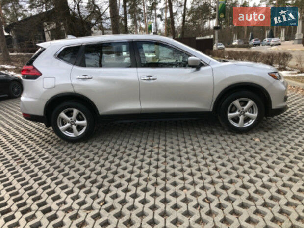 Nissan Rogue 2017 року