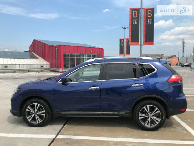 Nissan Rogue 2017 року