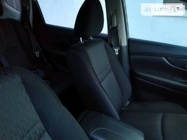 Nissan Rogue 2017 року