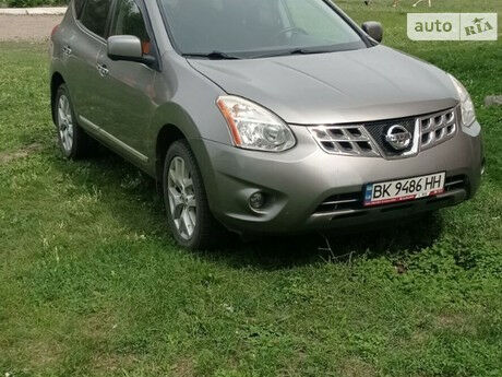 Nissan Rogue 2012 року