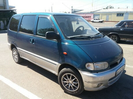 Nissan Serena пасс. 1999 року