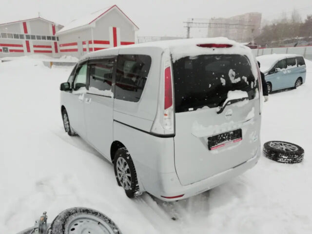 Nissan Serena 2011 года