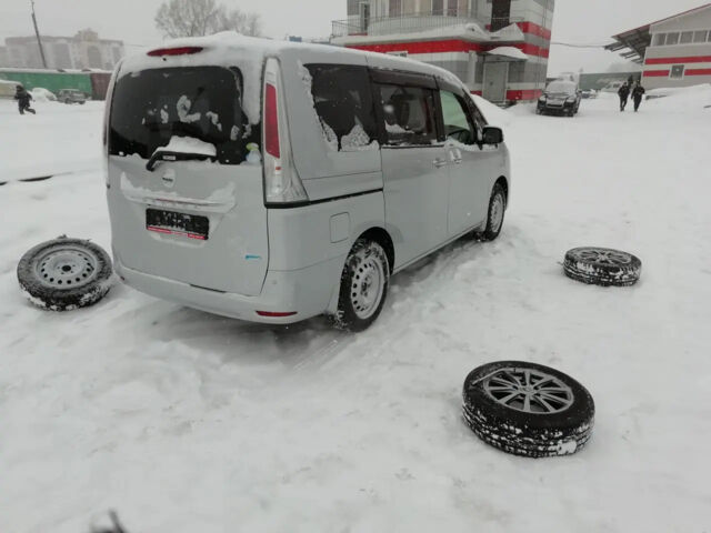 Nissan Serena 2011 года