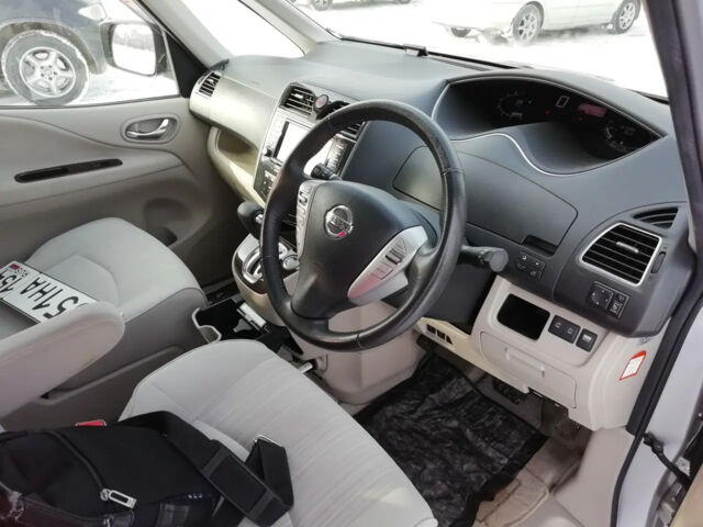 Nissan Serena 2011 года