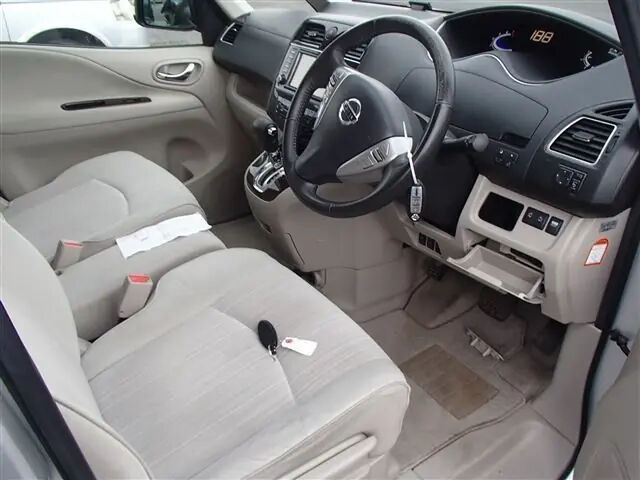 Nissan Serena 2011 года