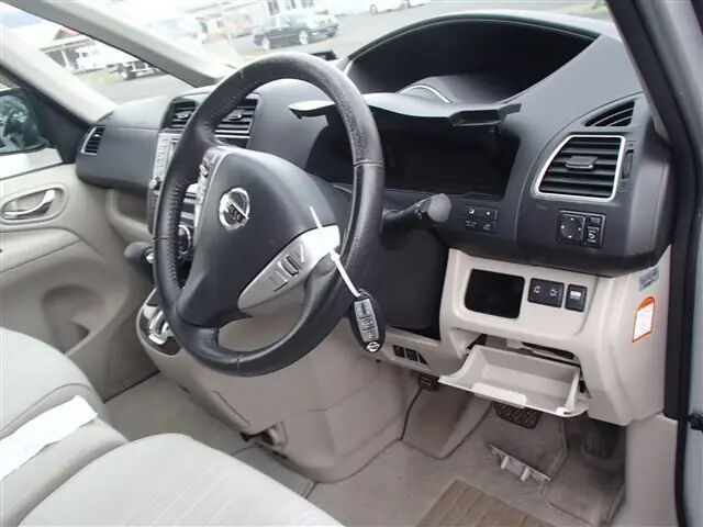Nissan Serena 2011 года